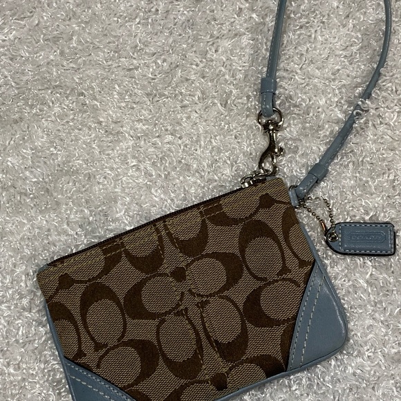 Coach Wristlet. - Picture 2 of 4